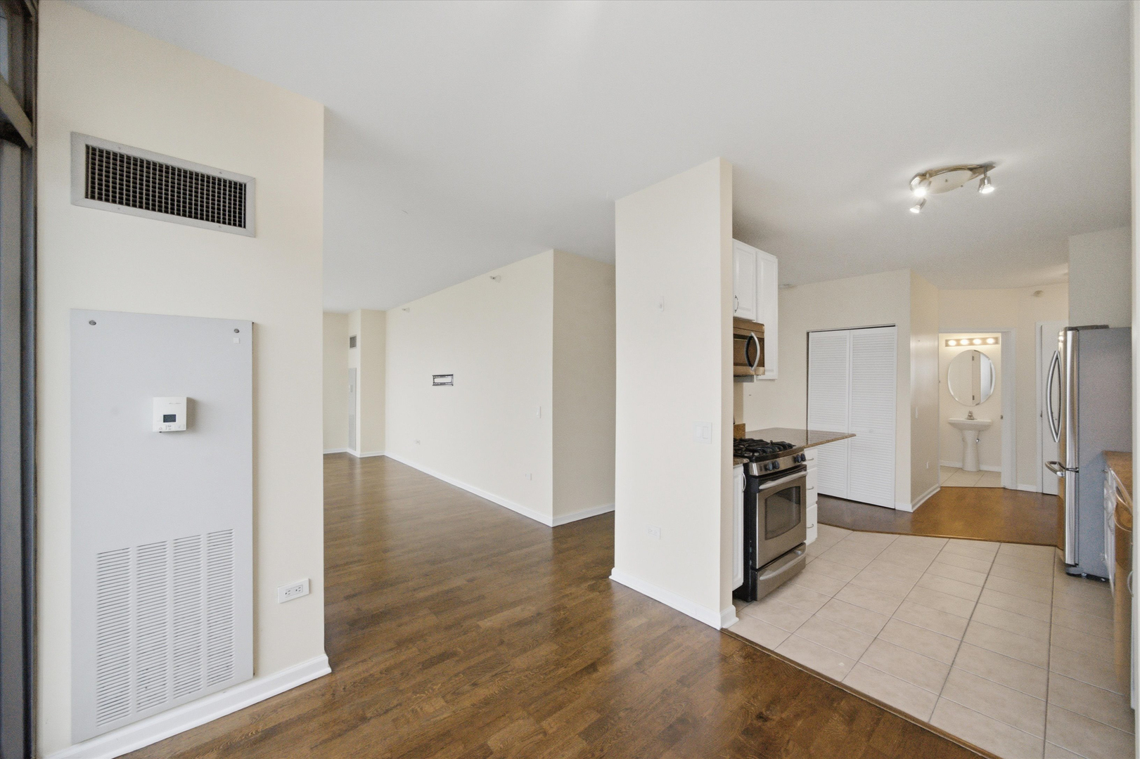 125 S Jefferson Street Unit: 2409