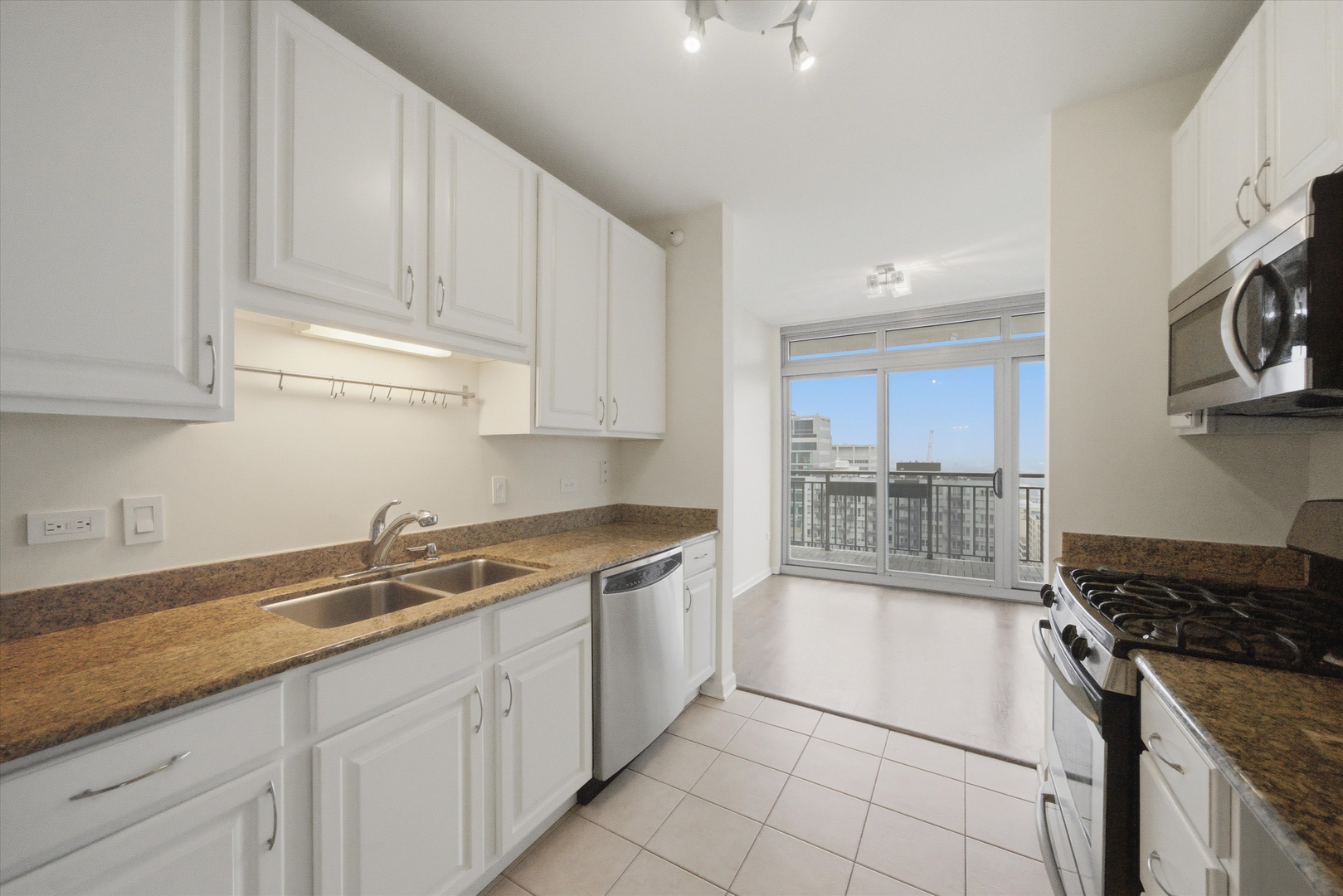 125 S Jefferson Street Unit: 2409
