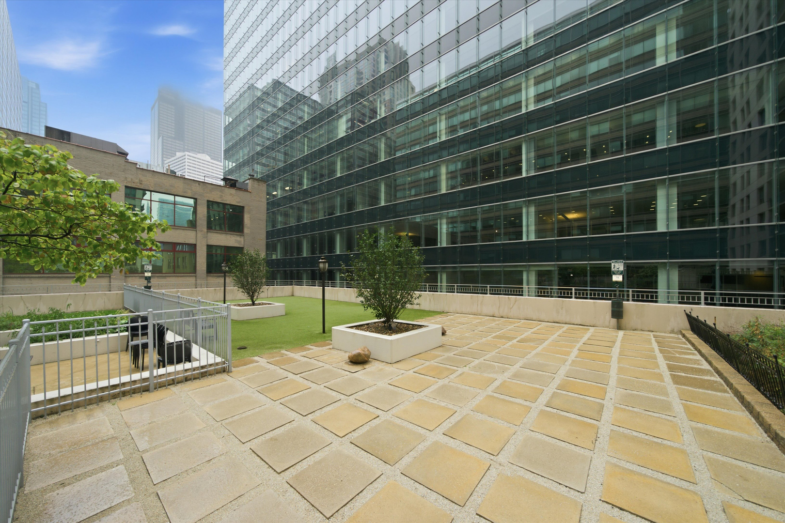 125 S Jefferson Street Unit: 2409