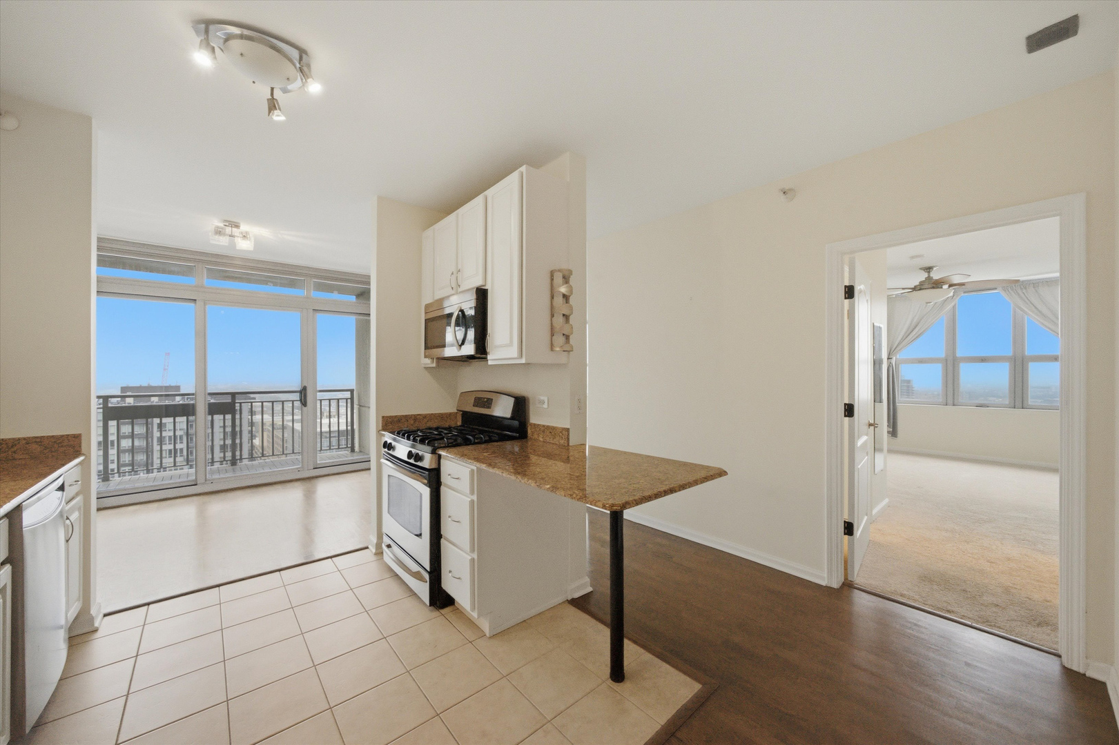 125 S Jefferson Street Unit: 2409