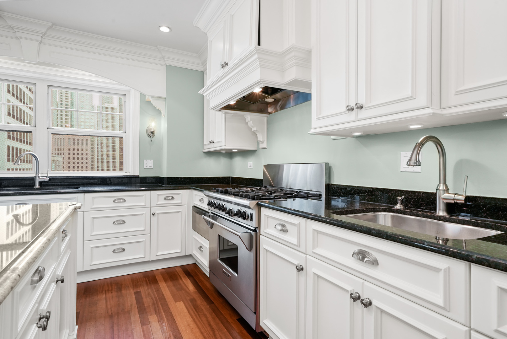 1120 N LAKE SHORE Drive Unit: 18CD