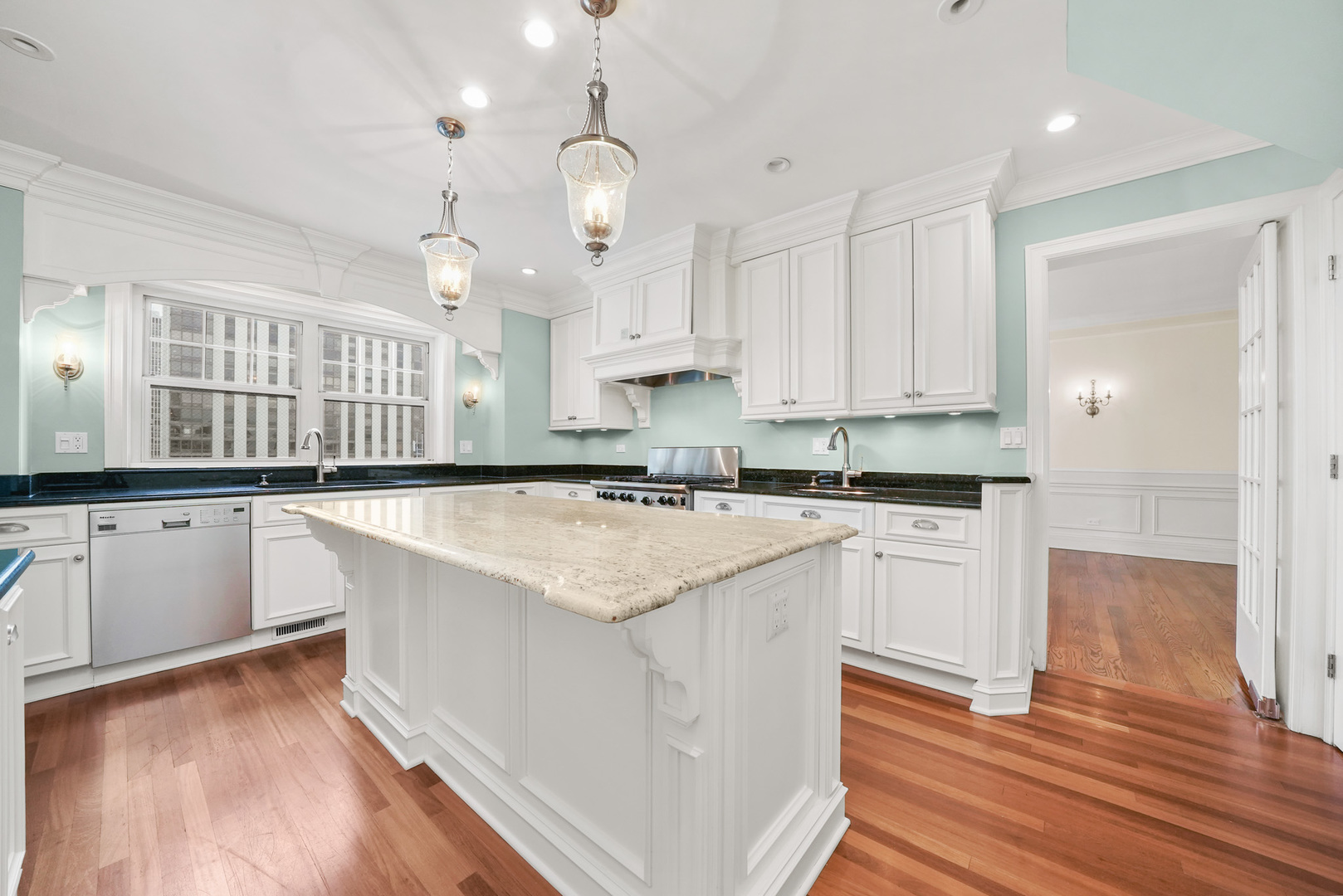 1120 N LAKE SHORE Drive Unit: 18CD