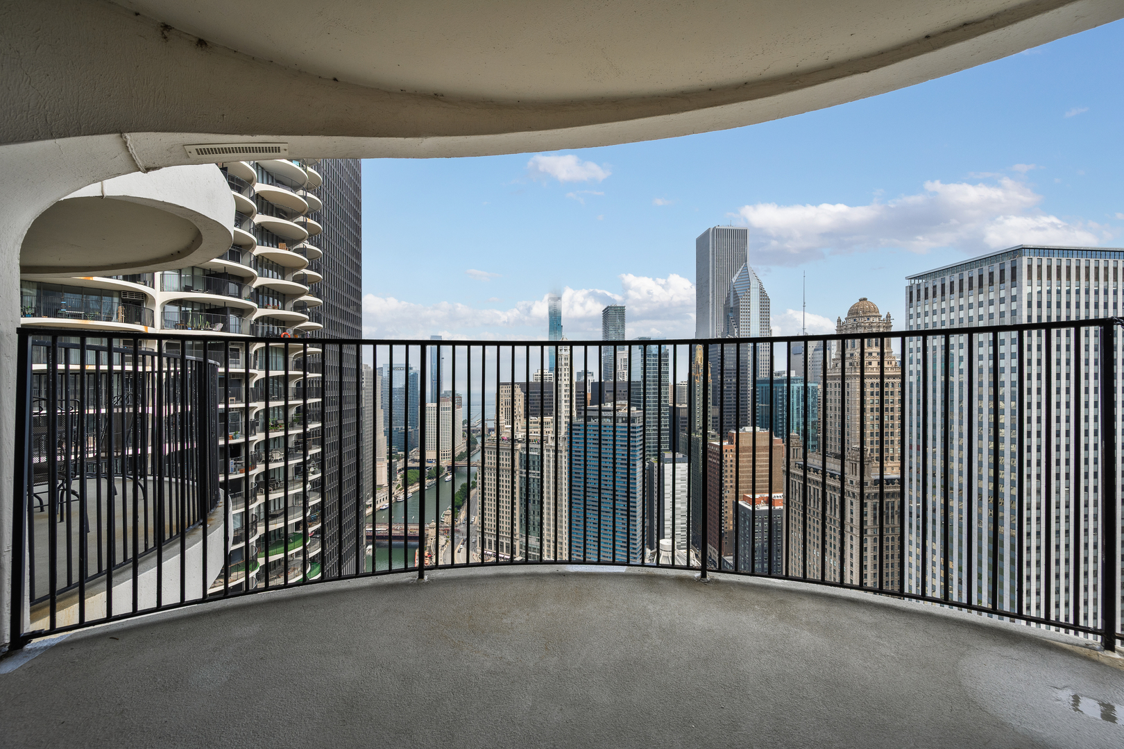 300 N STATE Street Unit: 4709