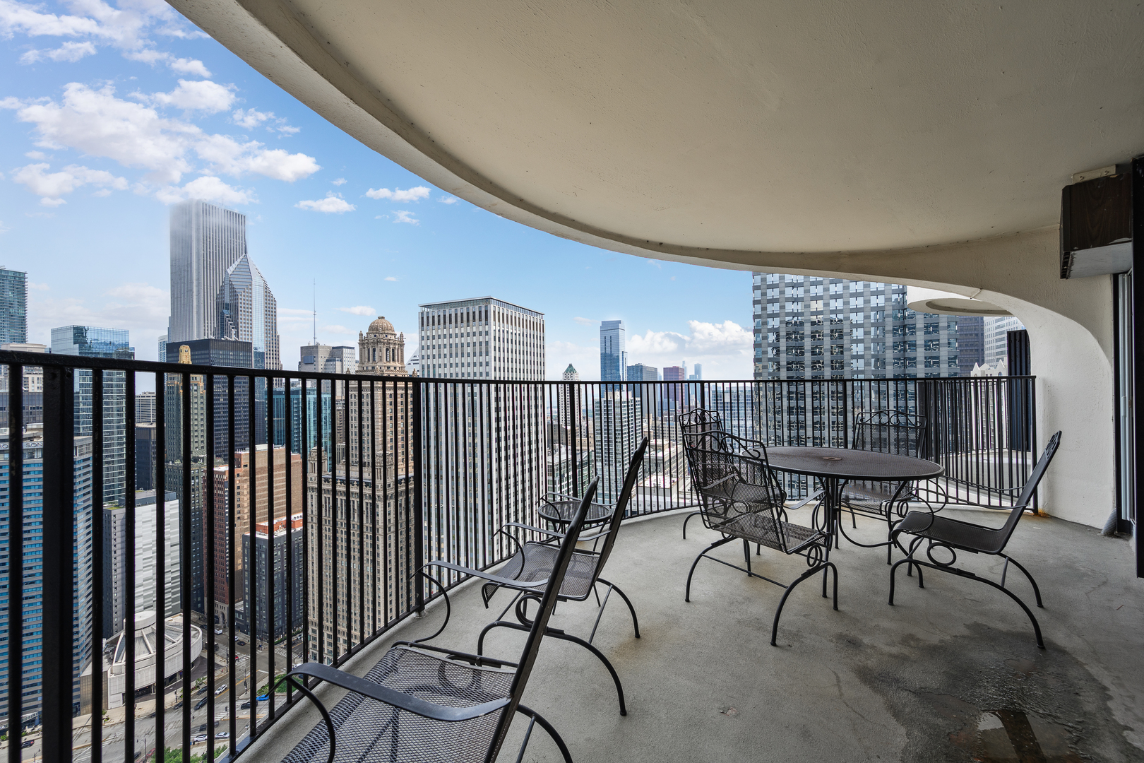 300 N STATE Street Unit: 4709