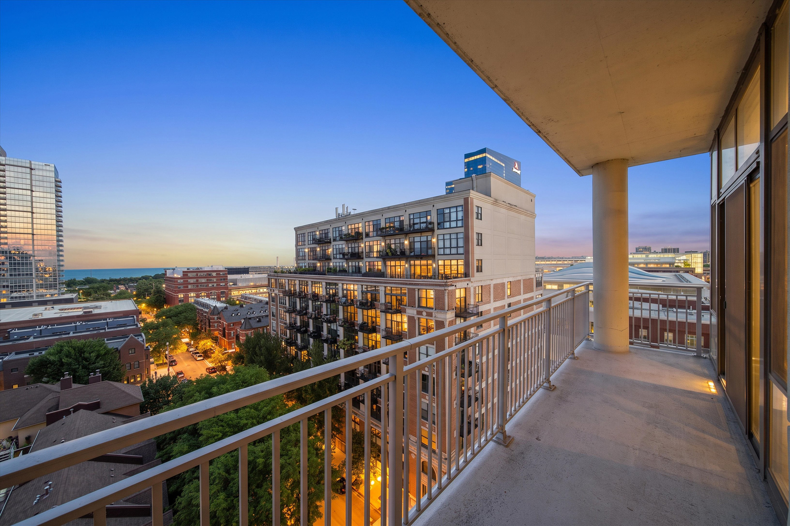 212 E Cullerton Street Unit: 1004