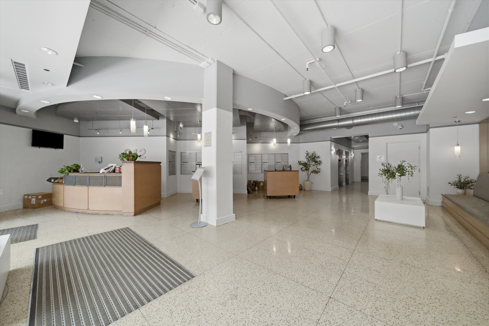 212 E Cullerton Street Unit: 1004