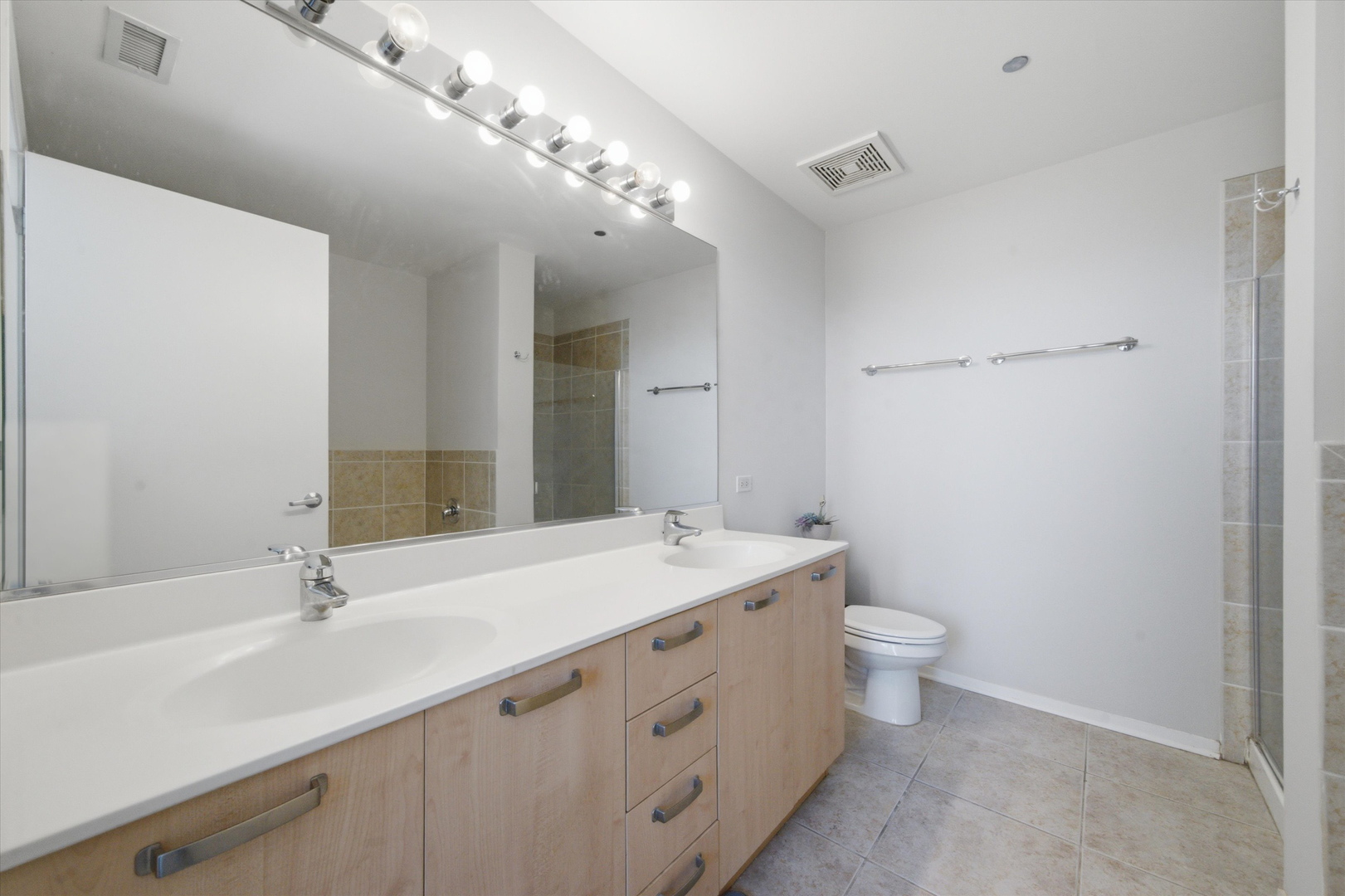 212 E Cullerton Street Unit: 1004