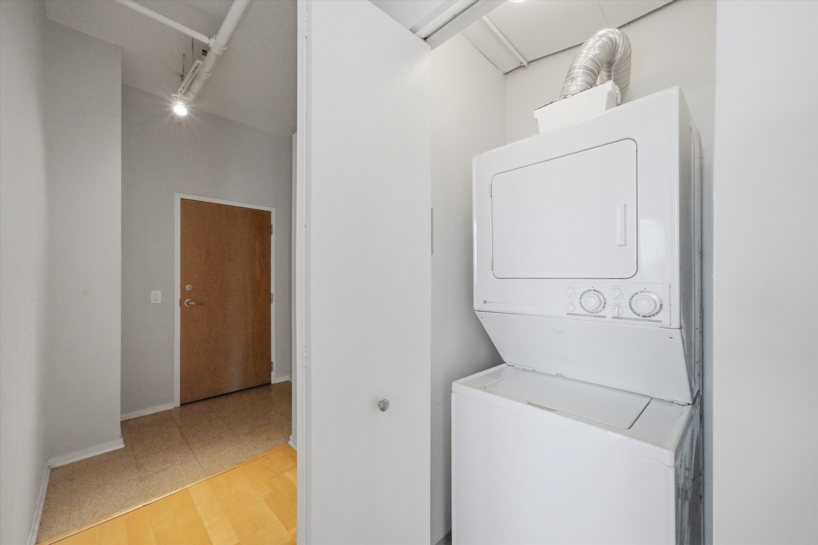 212 E Cullerton Street Unit: 1004