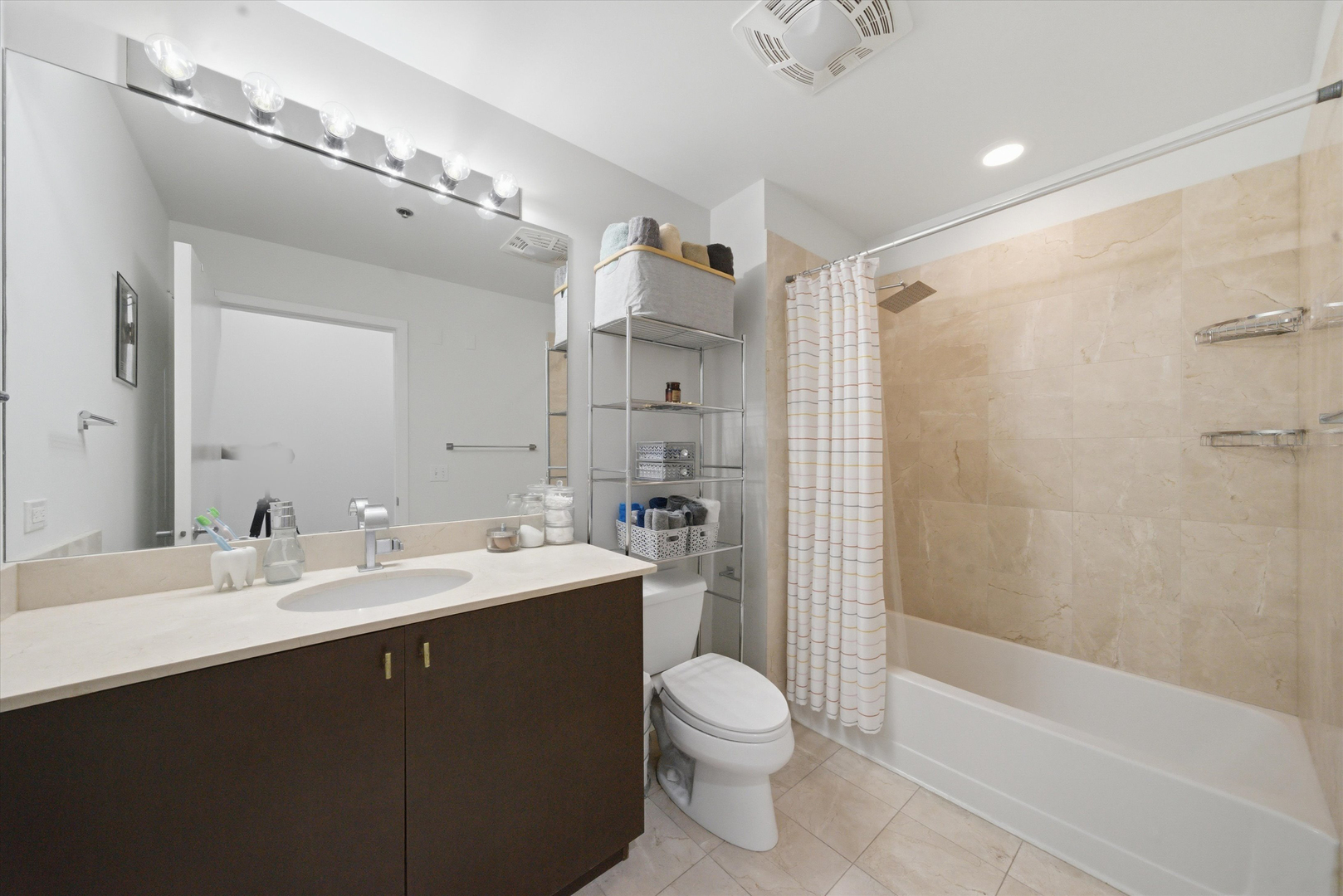 303 W Ohio Street Unit: 2902