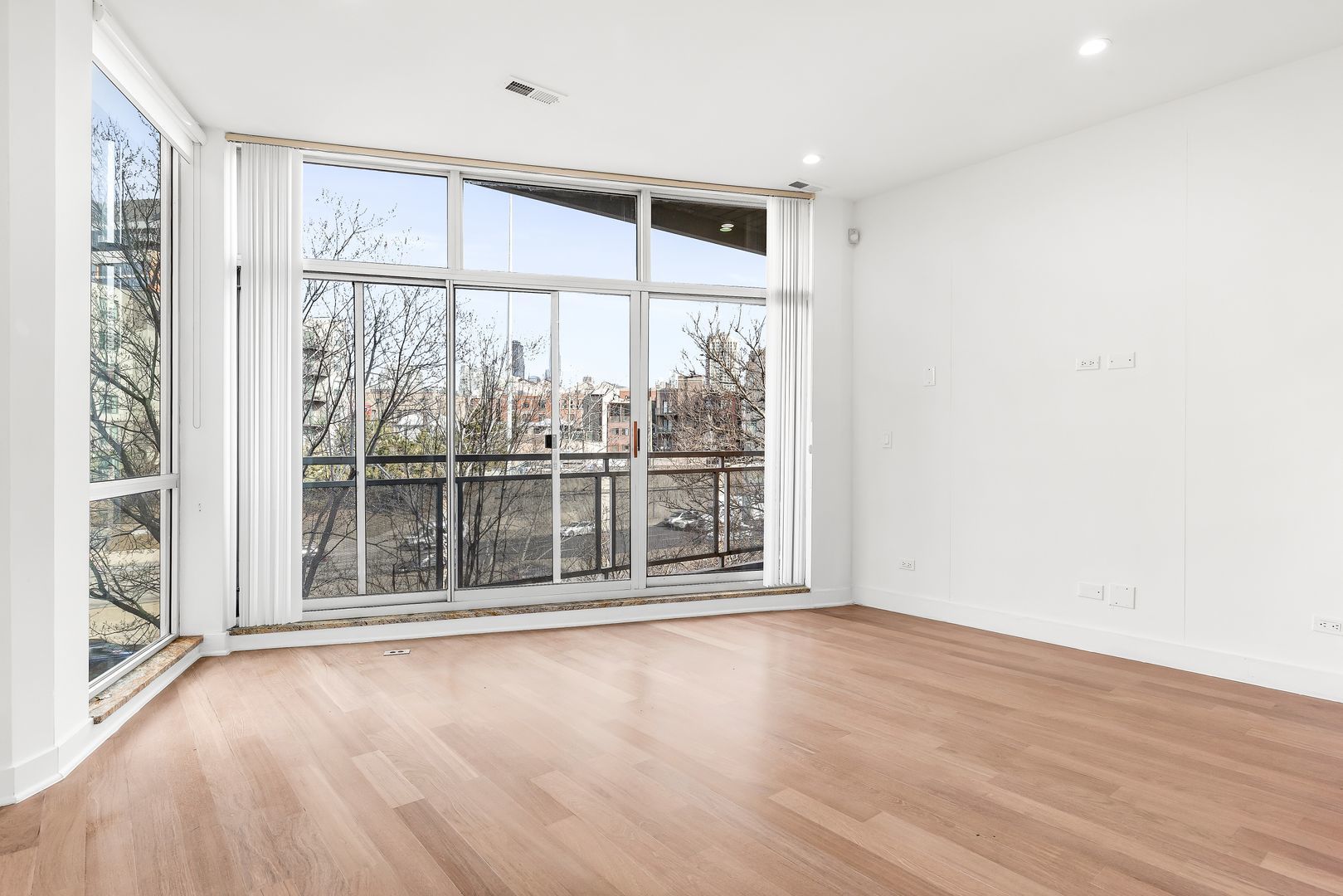 914 W Hubbard Street Unit: 104