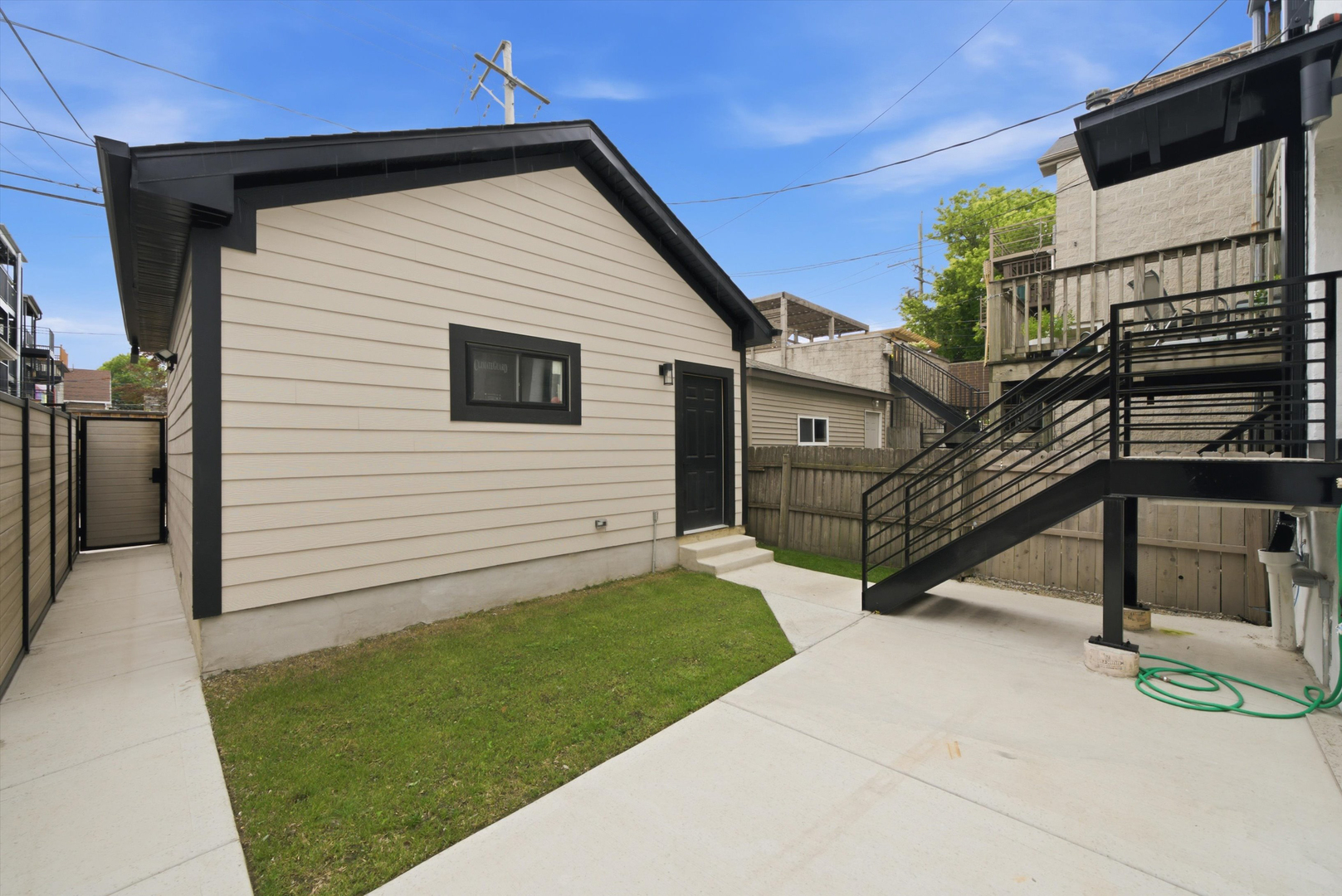 2334 N Oakley Avenue