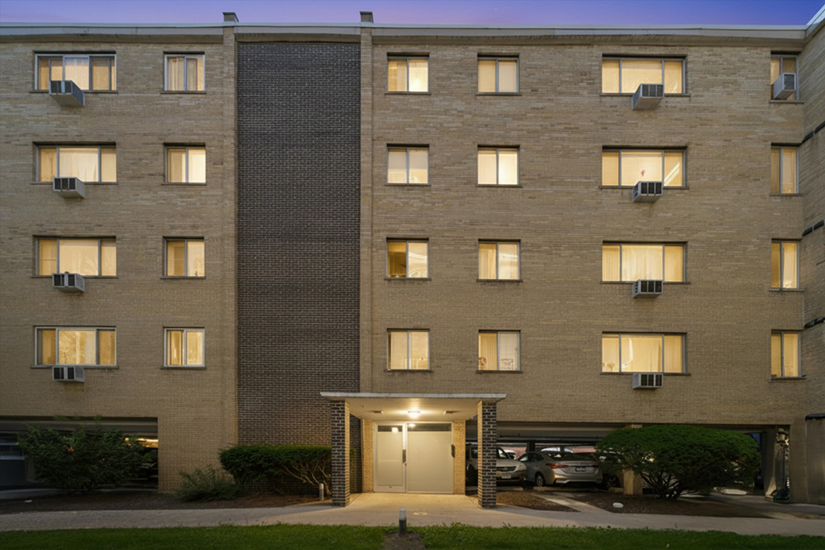 7320 N Rogers Avenue Unit: 210