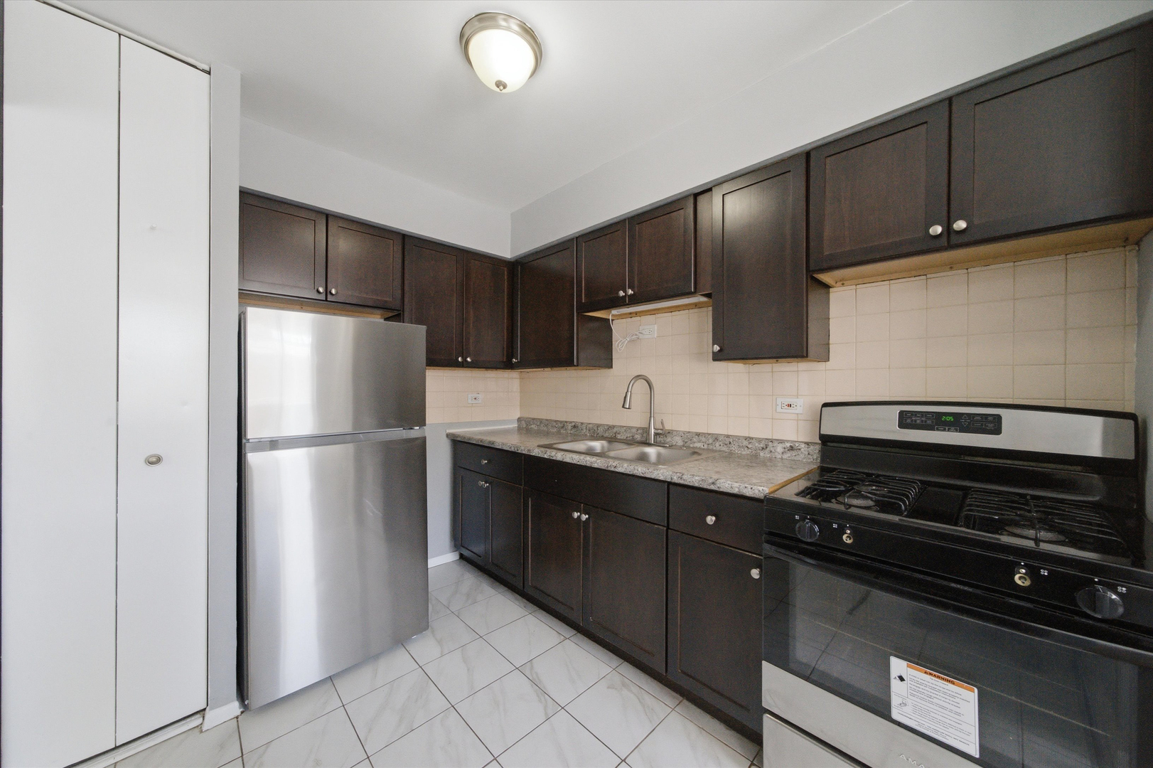 7320 N Rogers Avenue Unit: 210