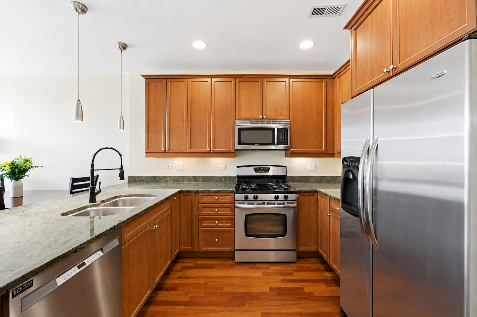 3946 N Ravenswood Avenue Unit: 411