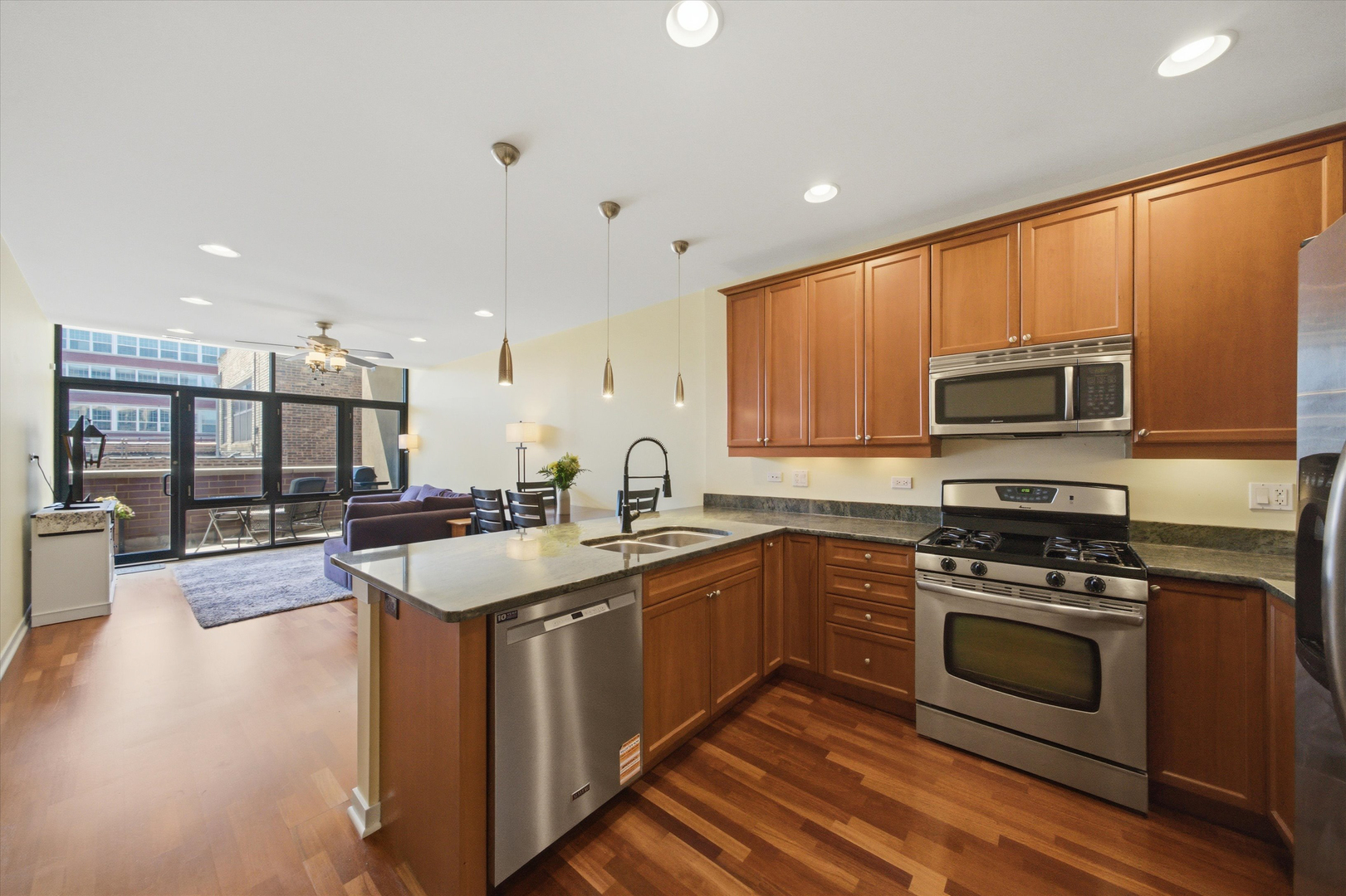 3946 N Ravenswood Avenue Unit: 411