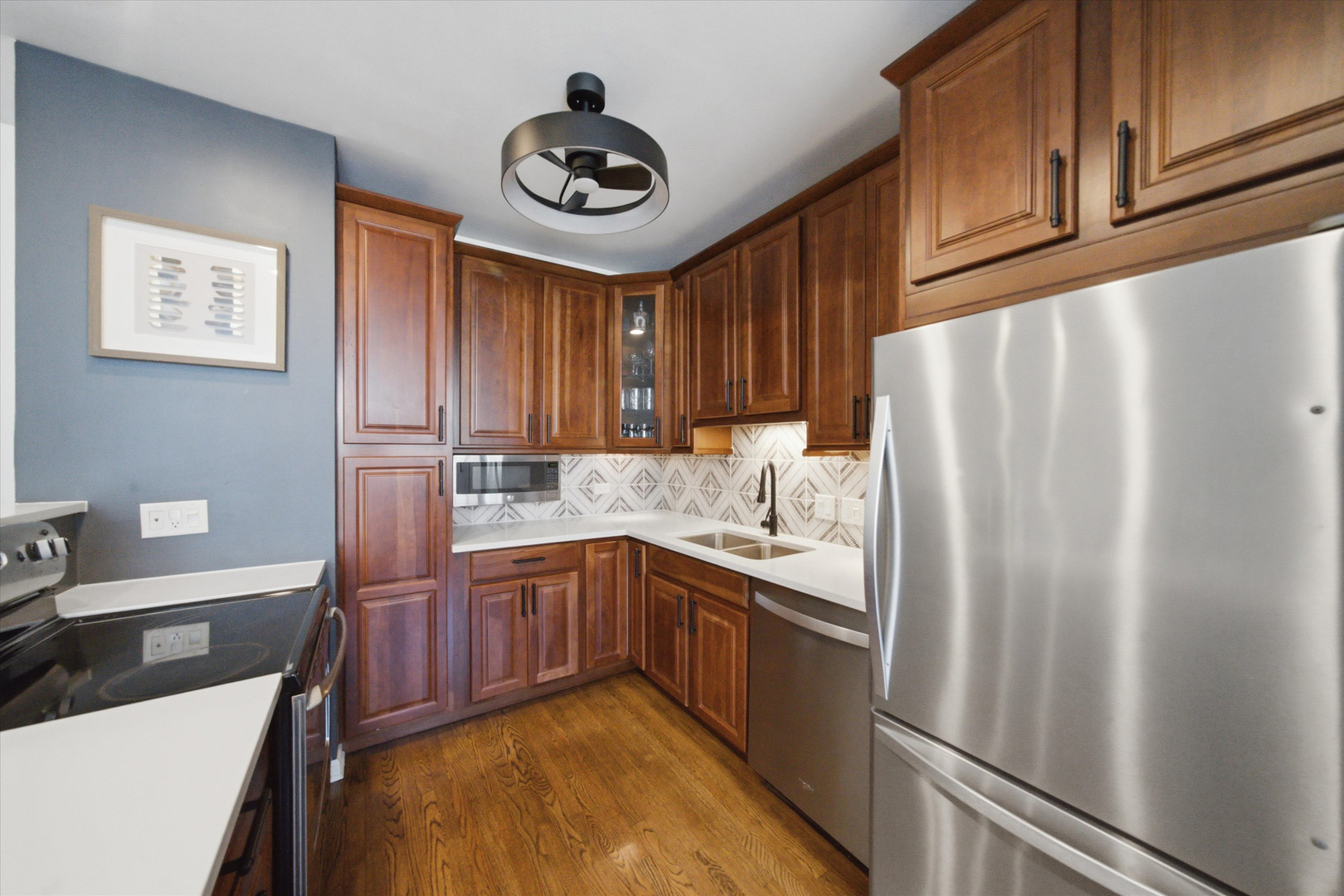 2343 N Greenview Avenue Unit: 105