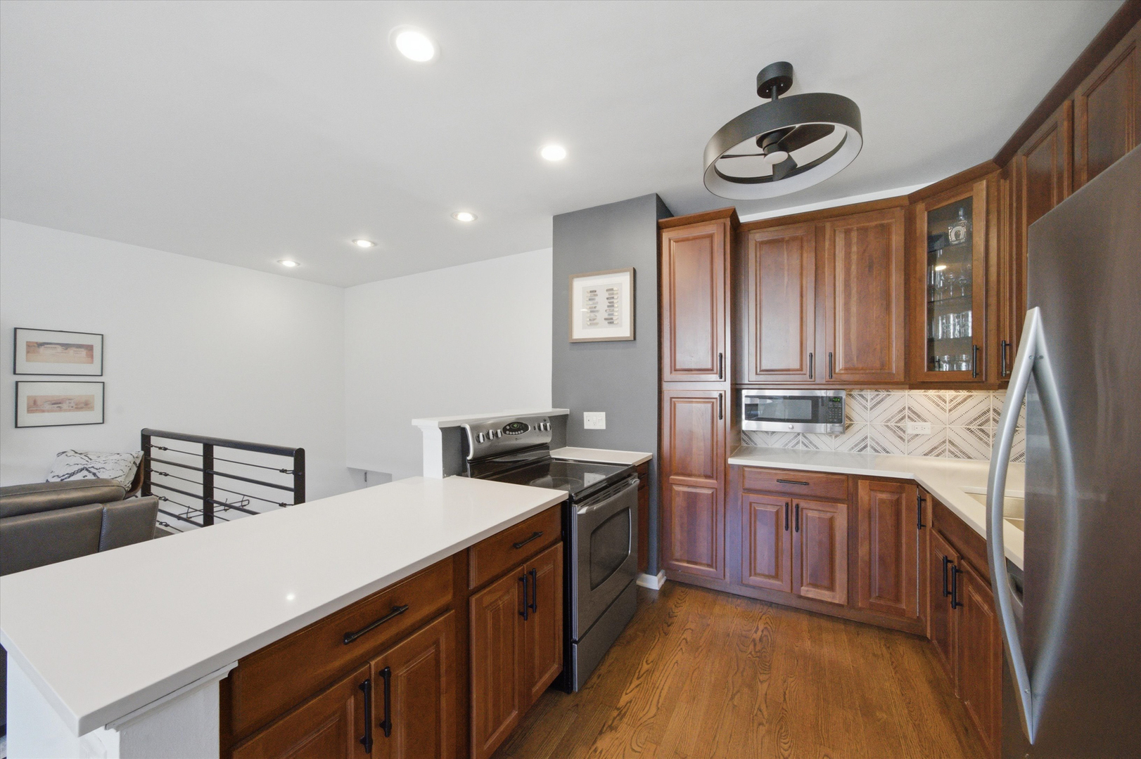 2343 N Greenview Avenue Unit: 105