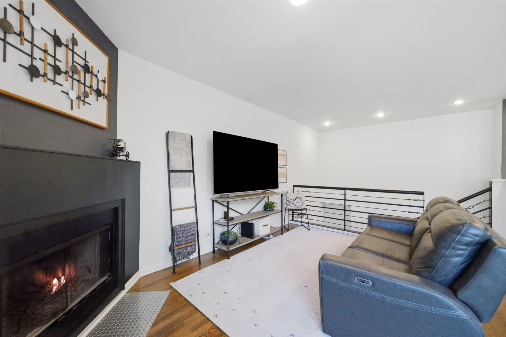 2343 N Greenview Avenue Unit: 105