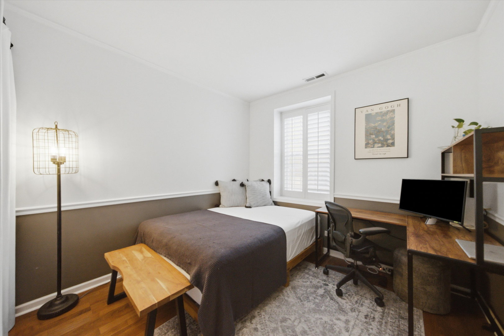 2343 N Greenview Avenue Unit: 105