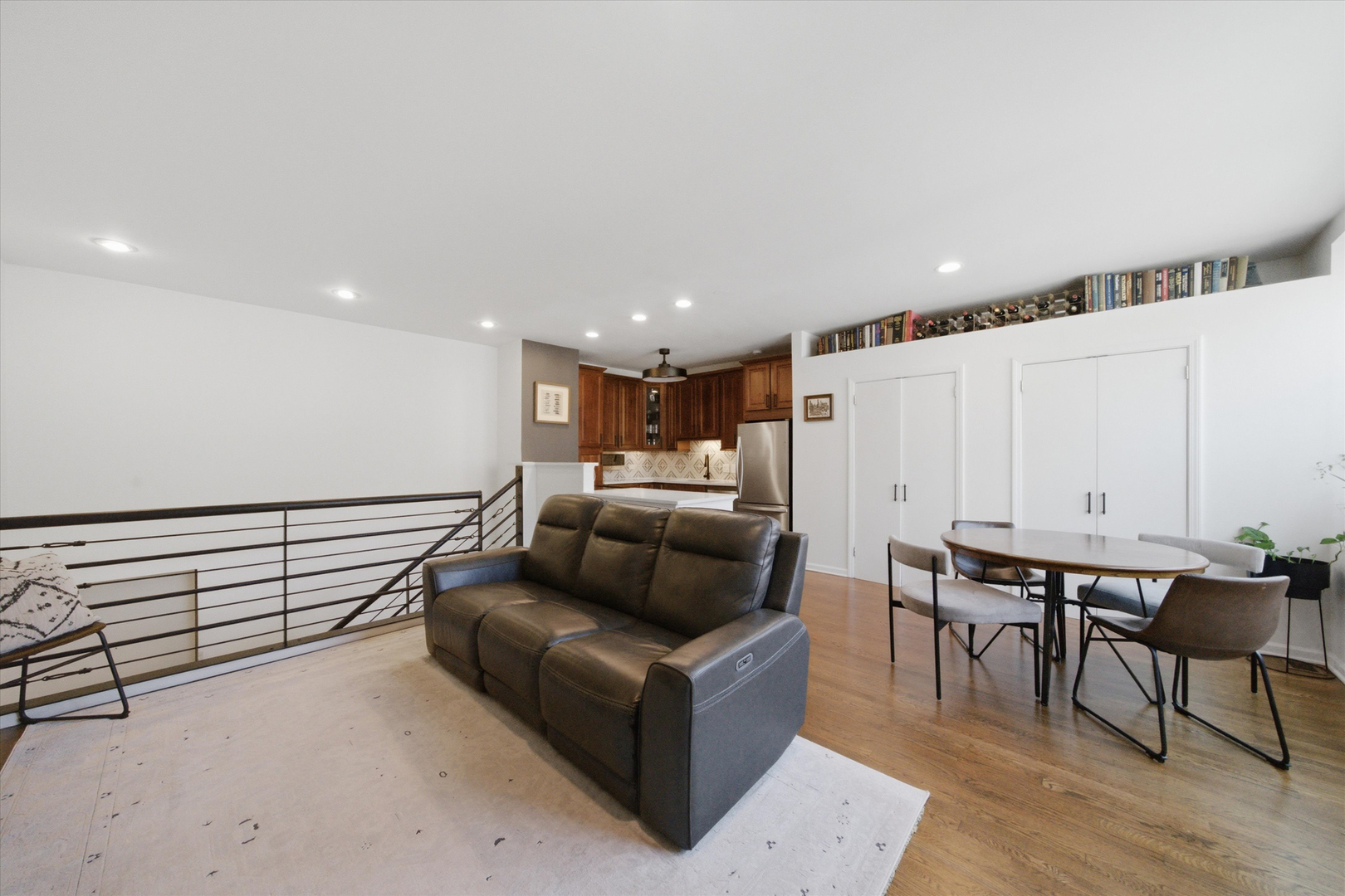 2343 N Greenview Avenue Unit: 105