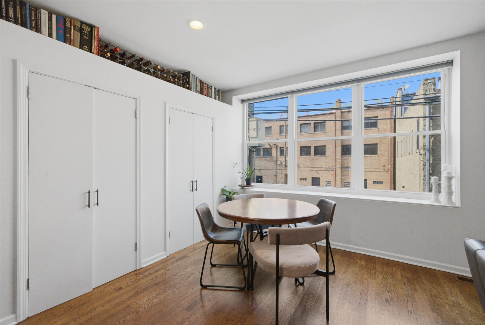 2343 N Greenview Avenue Unit: 105