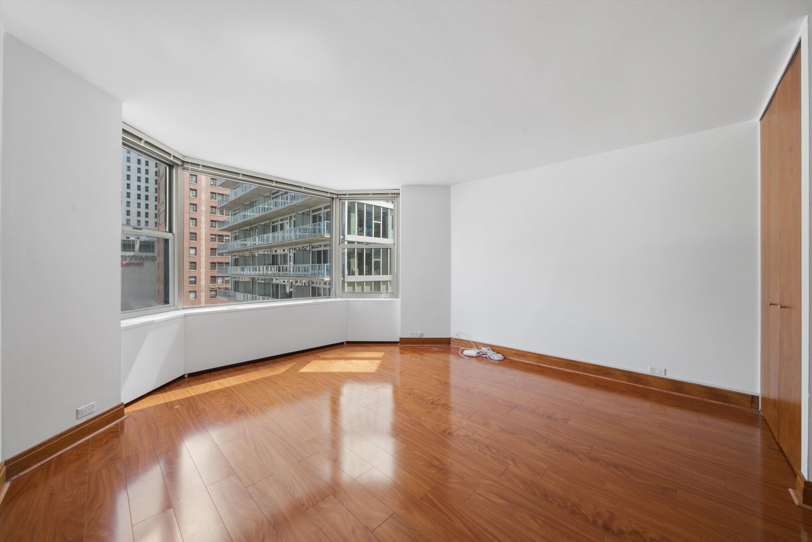 535 N MICHIGAN Avenue Unit: 1009
