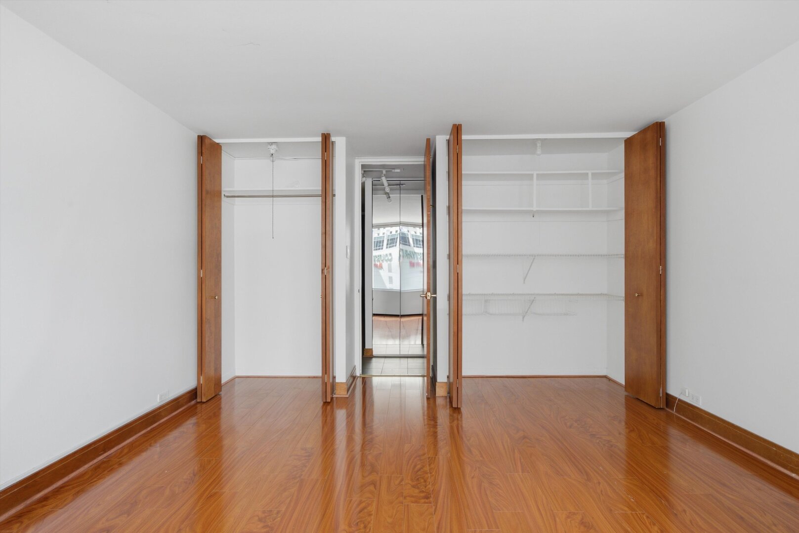 535 N MICHIGAN Avenue Unit: 1009
