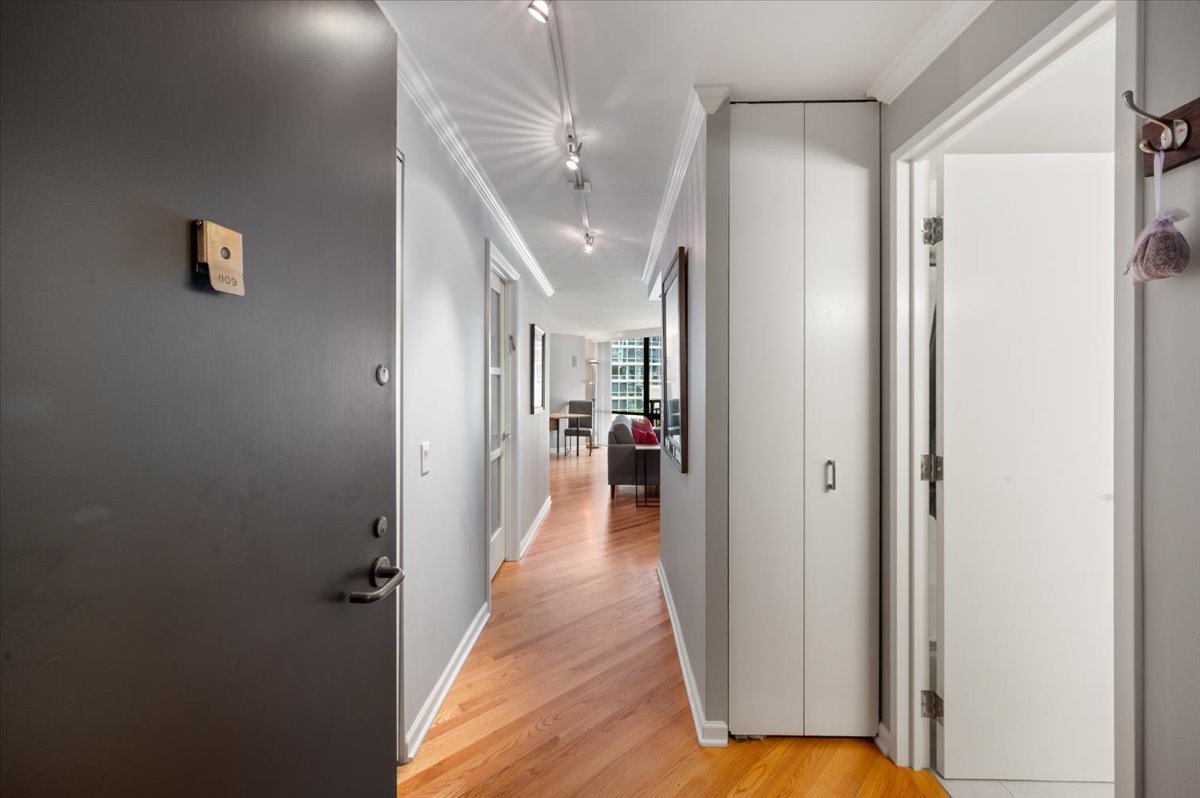 480 N MCCLURG Court Unit: 1109