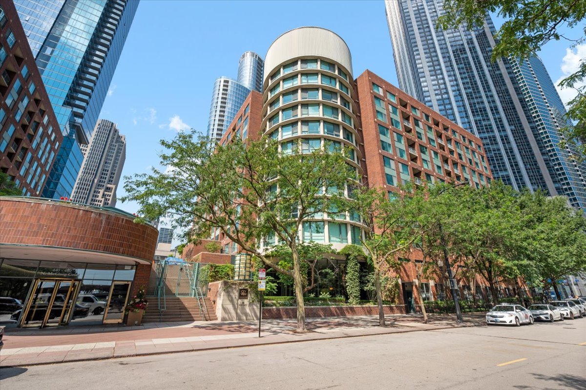 480 N MCCLURG Court Unit: 1109