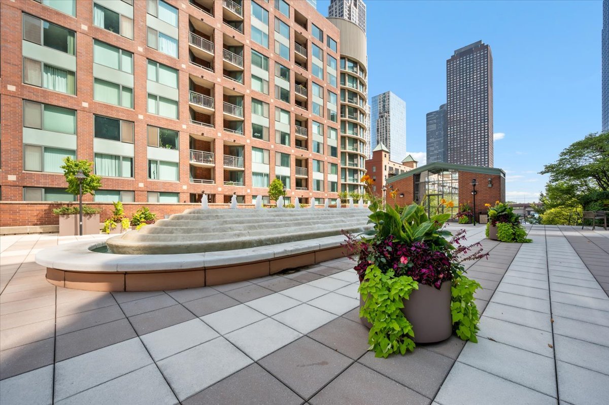 480 N MCCLURG Court Unit: 1109