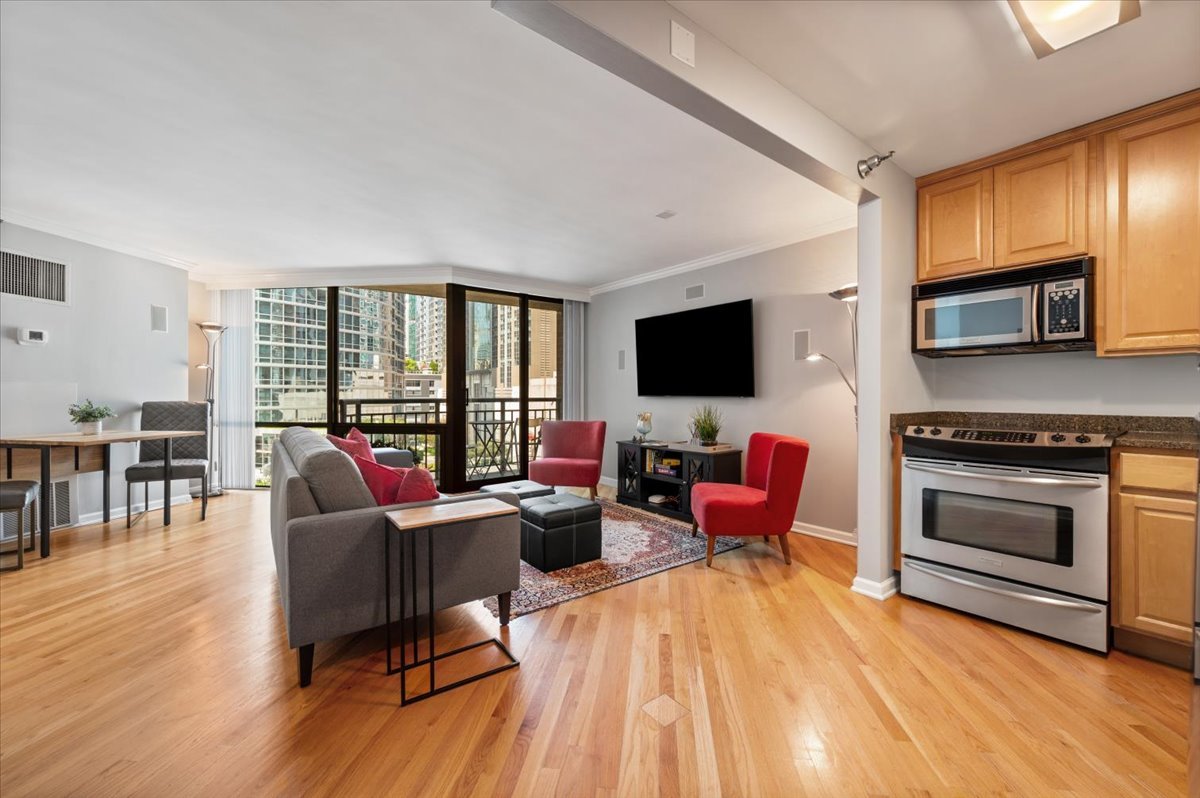 480 N MCCLURG Court Unit: 1109