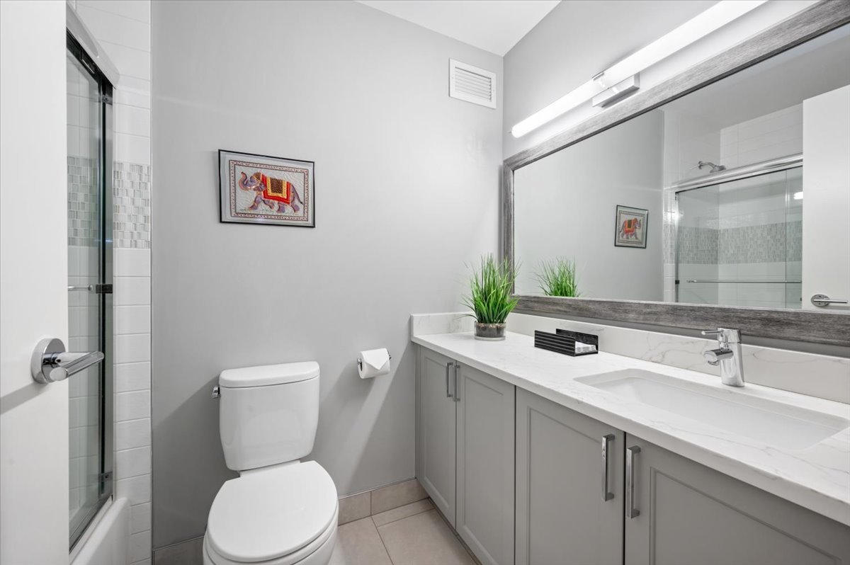 480 N MCCLURG Court Unit: 1109