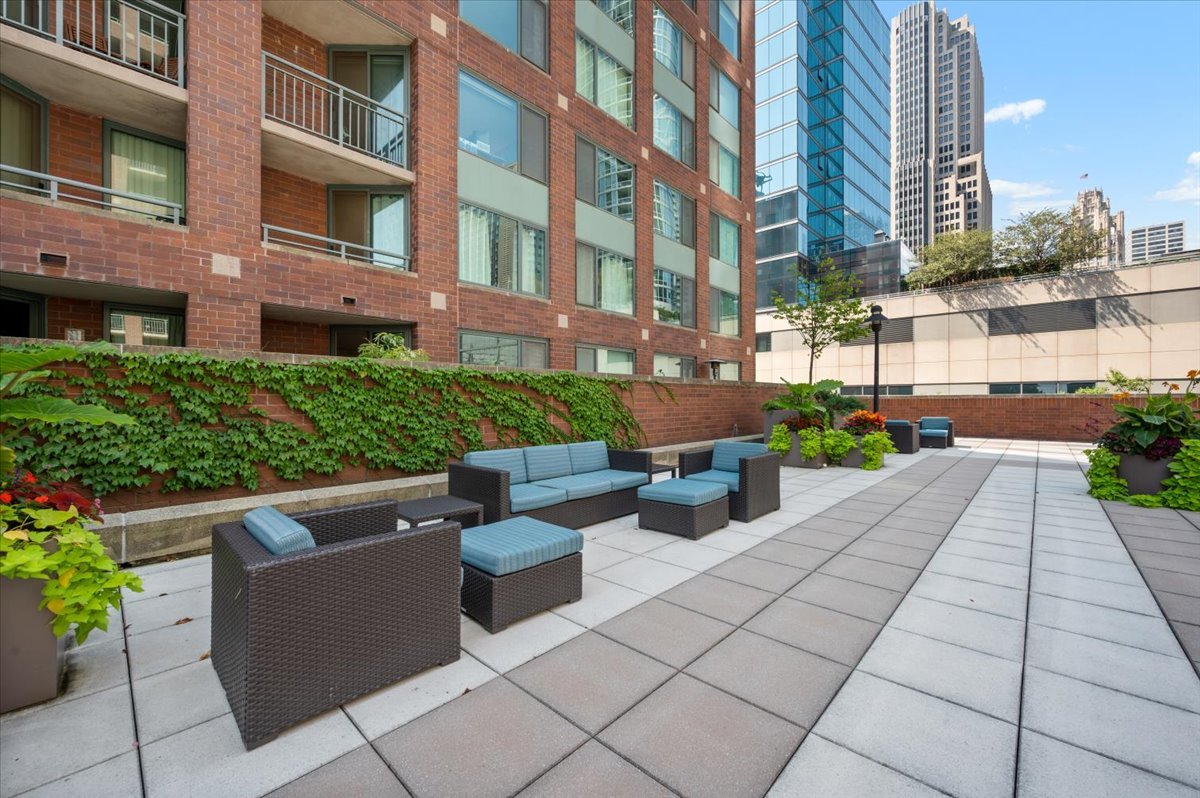 480 N MCCLURG Court Unit: 1109