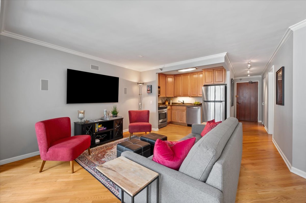 480 N MCCLURG Court Unit: 1109