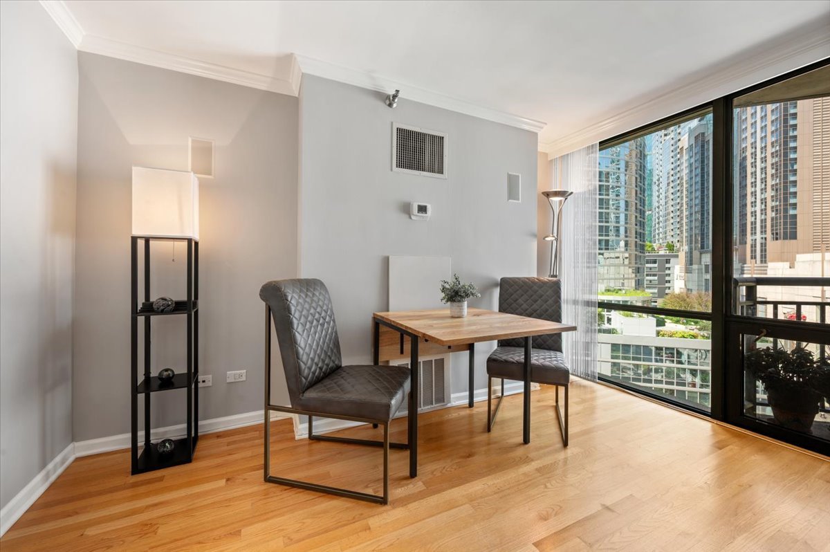 480 N MCCLURG Court Unit: 1109