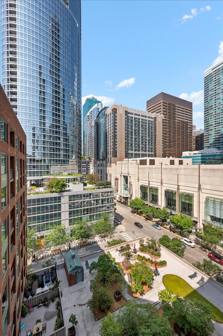 480 N MCCLURG Court Unit: 1109