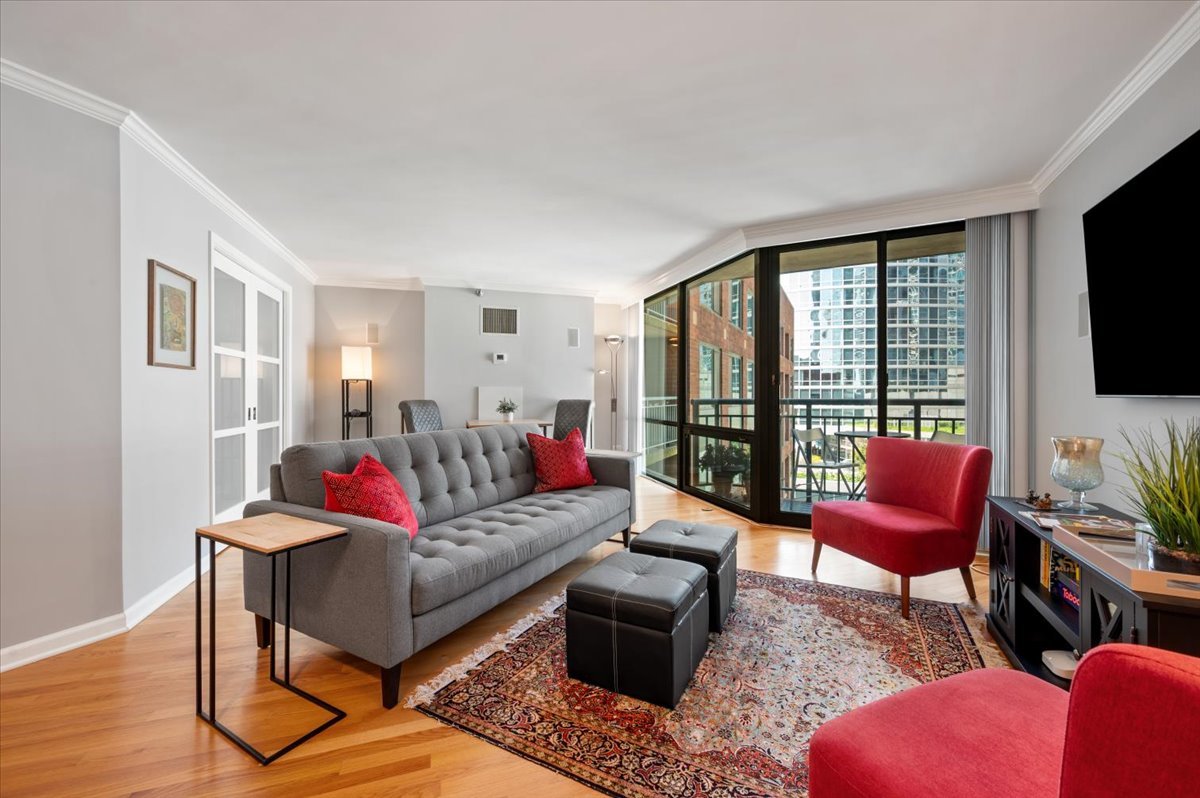 480 N MCCLURG Court Unit: 1109
