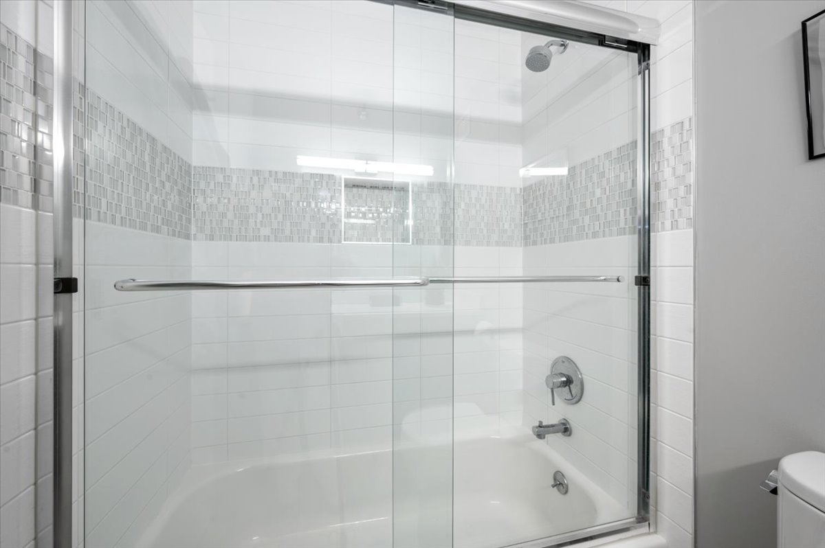 480 N MCCLURG Court Unit: 1109