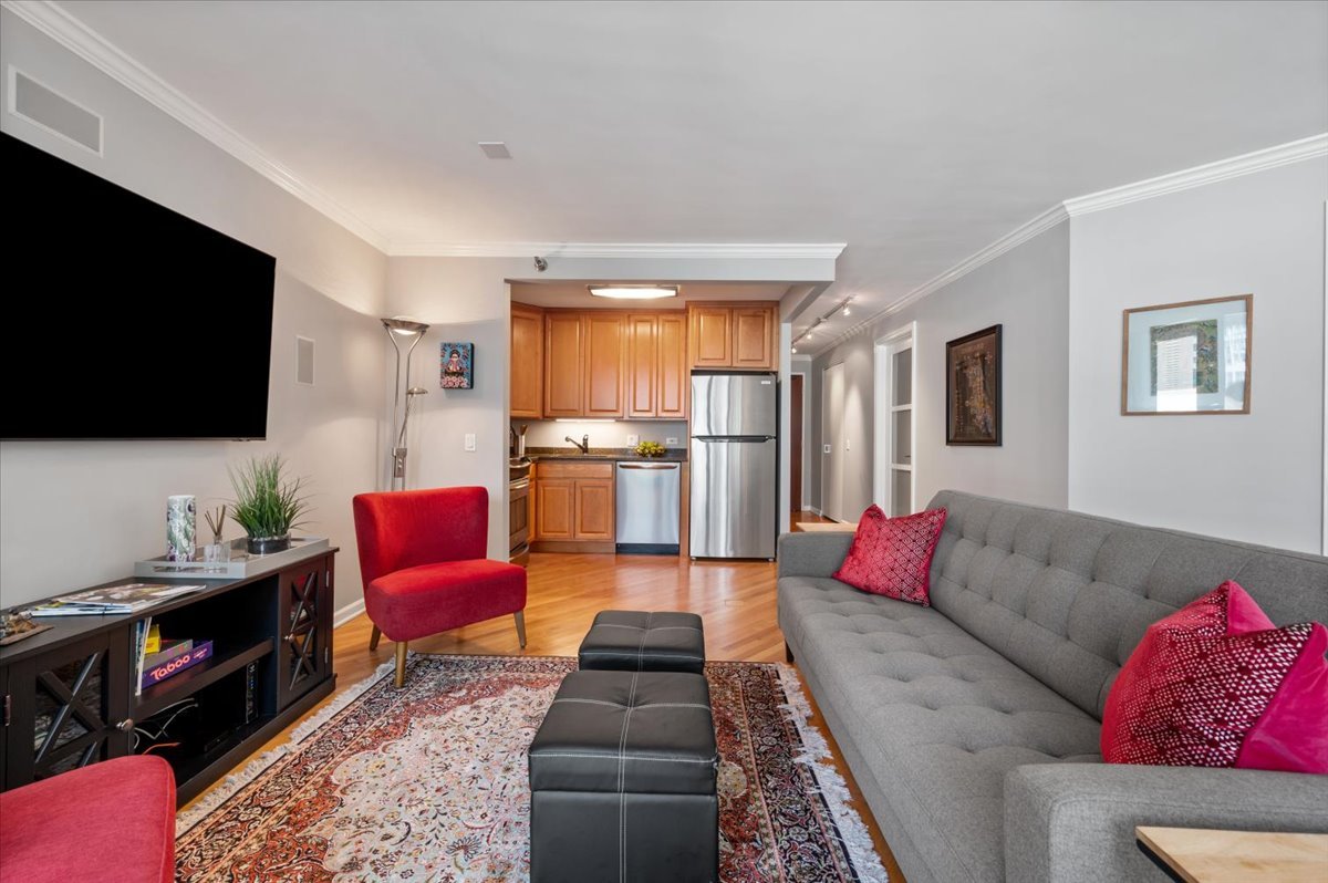 480 N MCCLURG Court Unit: 1109