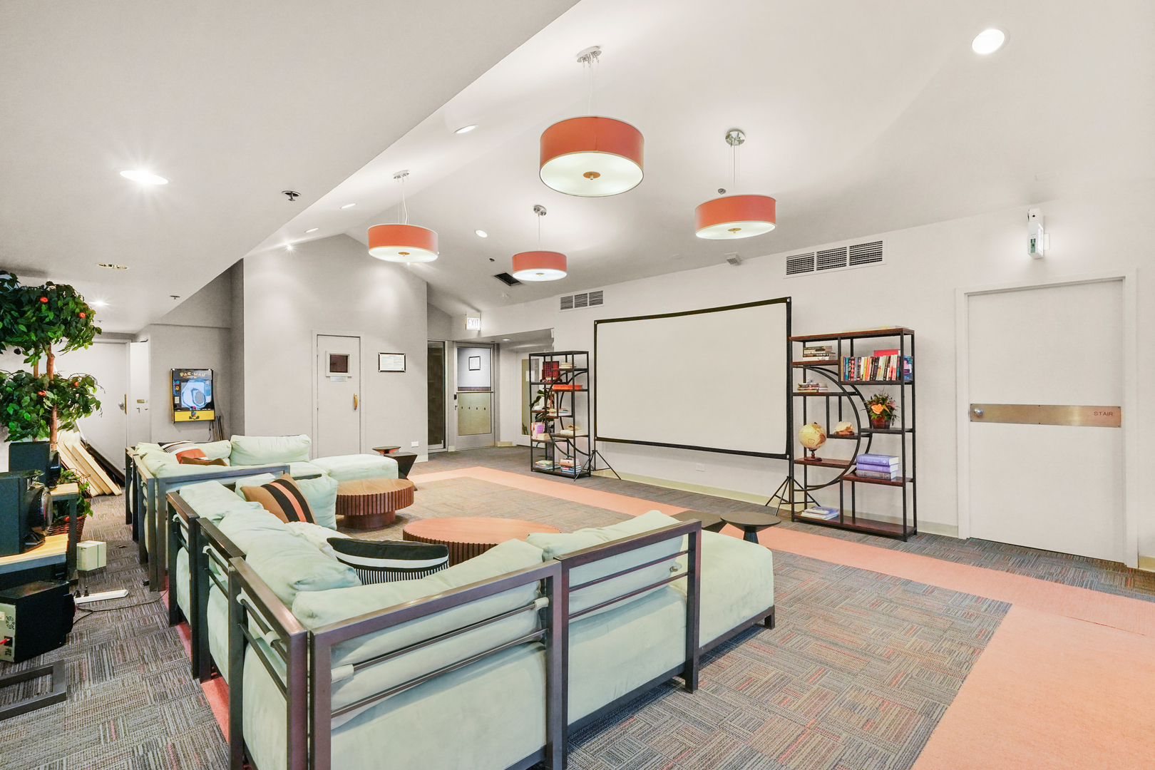 40 E 9th Street Unit: 1015