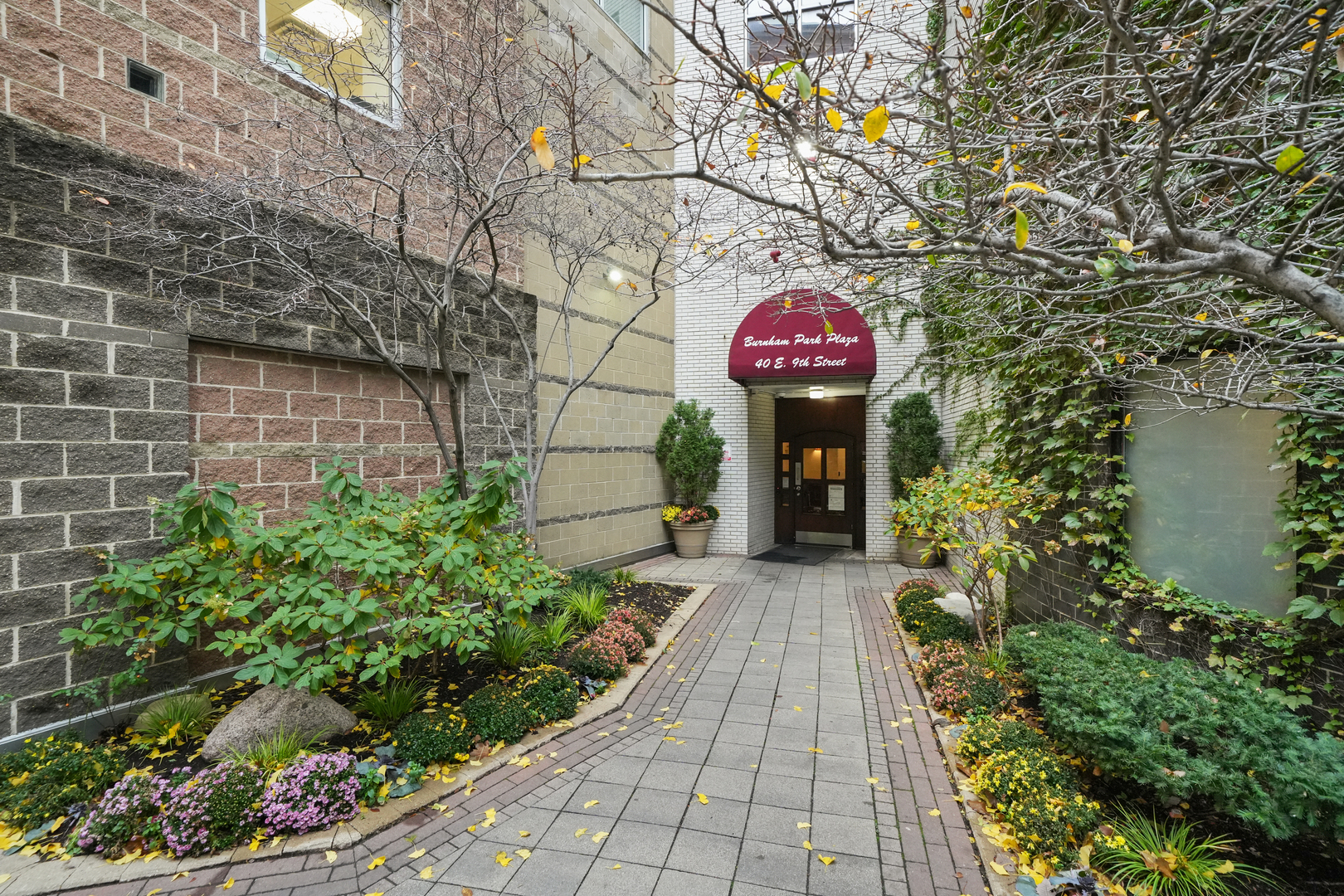 40 E 9th Street Unit: 1015