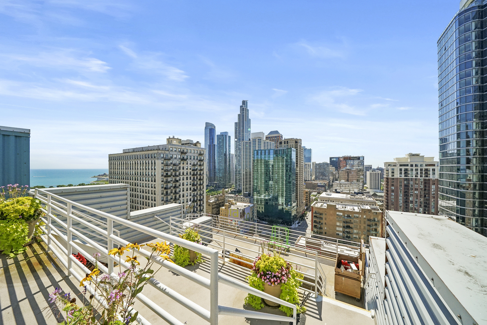 40 E 9th Street Unit: 1015
