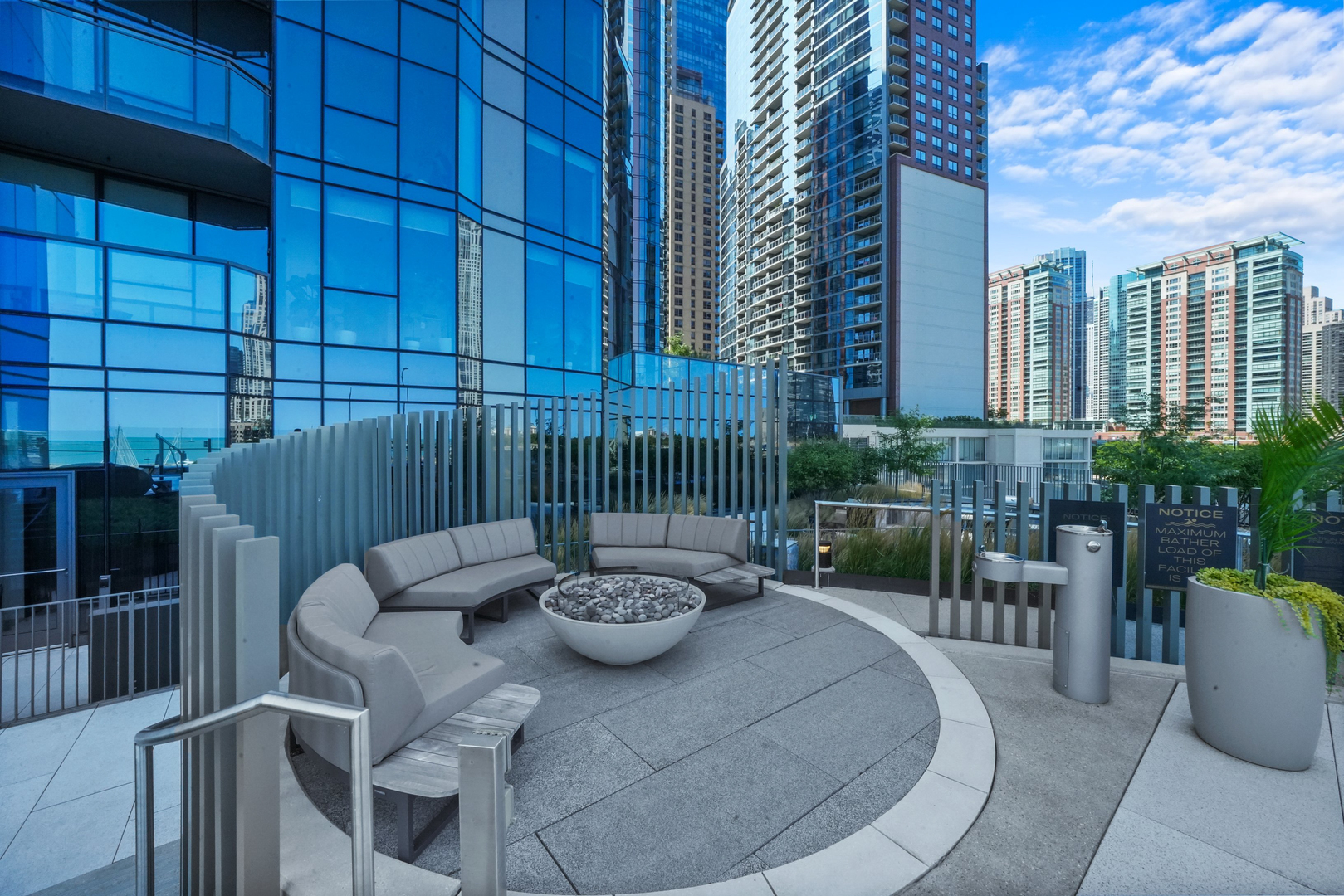 211 N Harbor Drive Unit: 3605