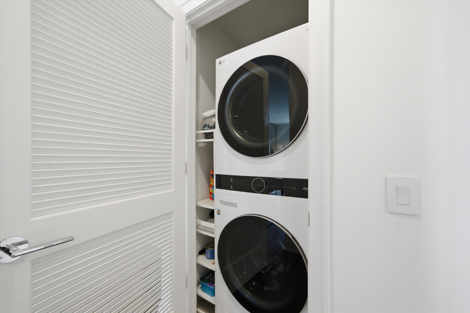 211 N Harbor Drive Unit: 3605
