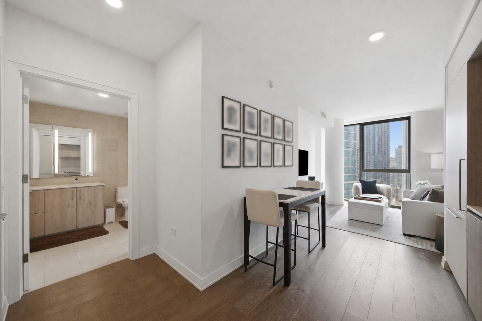 211 N Harbor Drive Unit: 3605