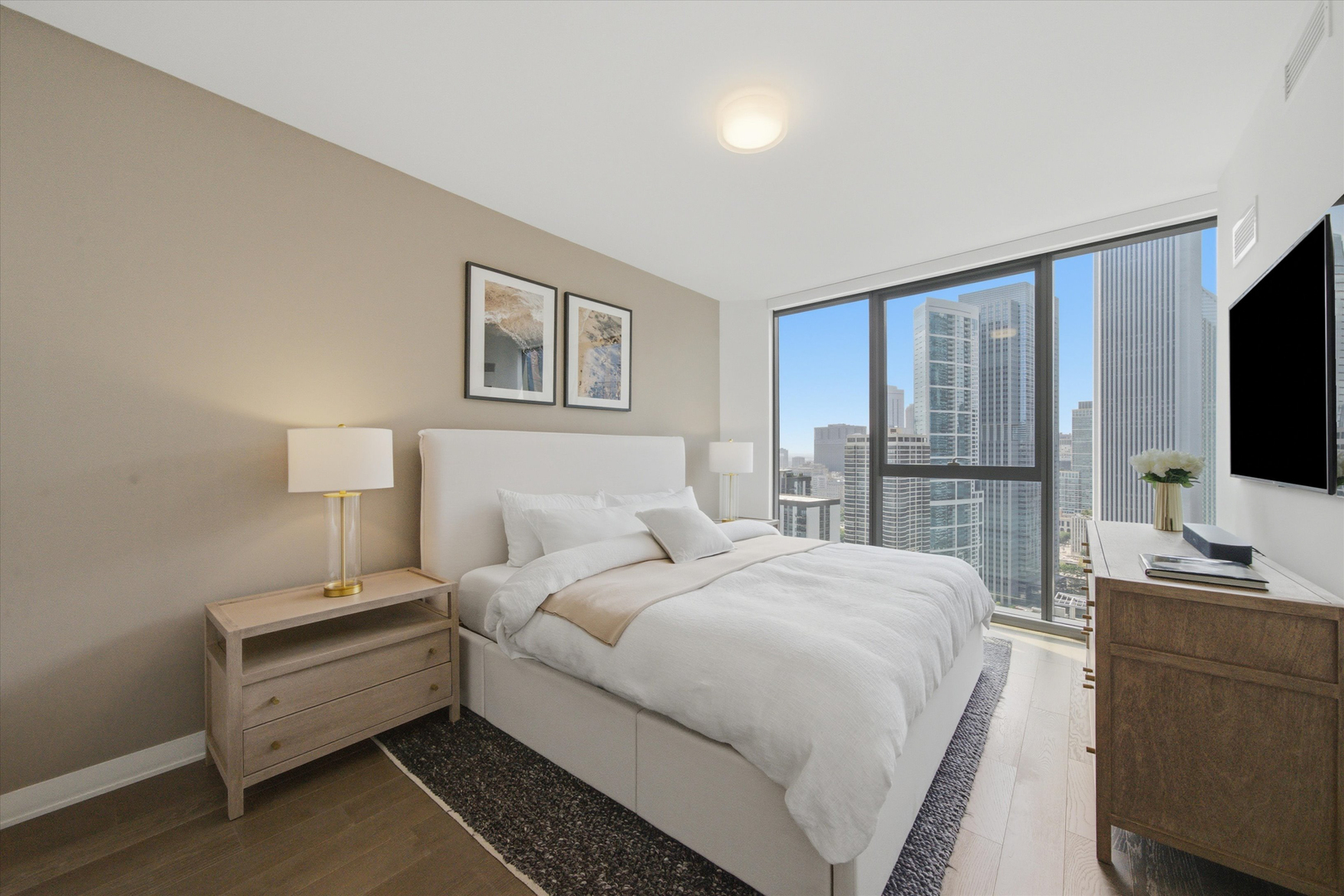 211 N Harbor Drive Unit: 3605