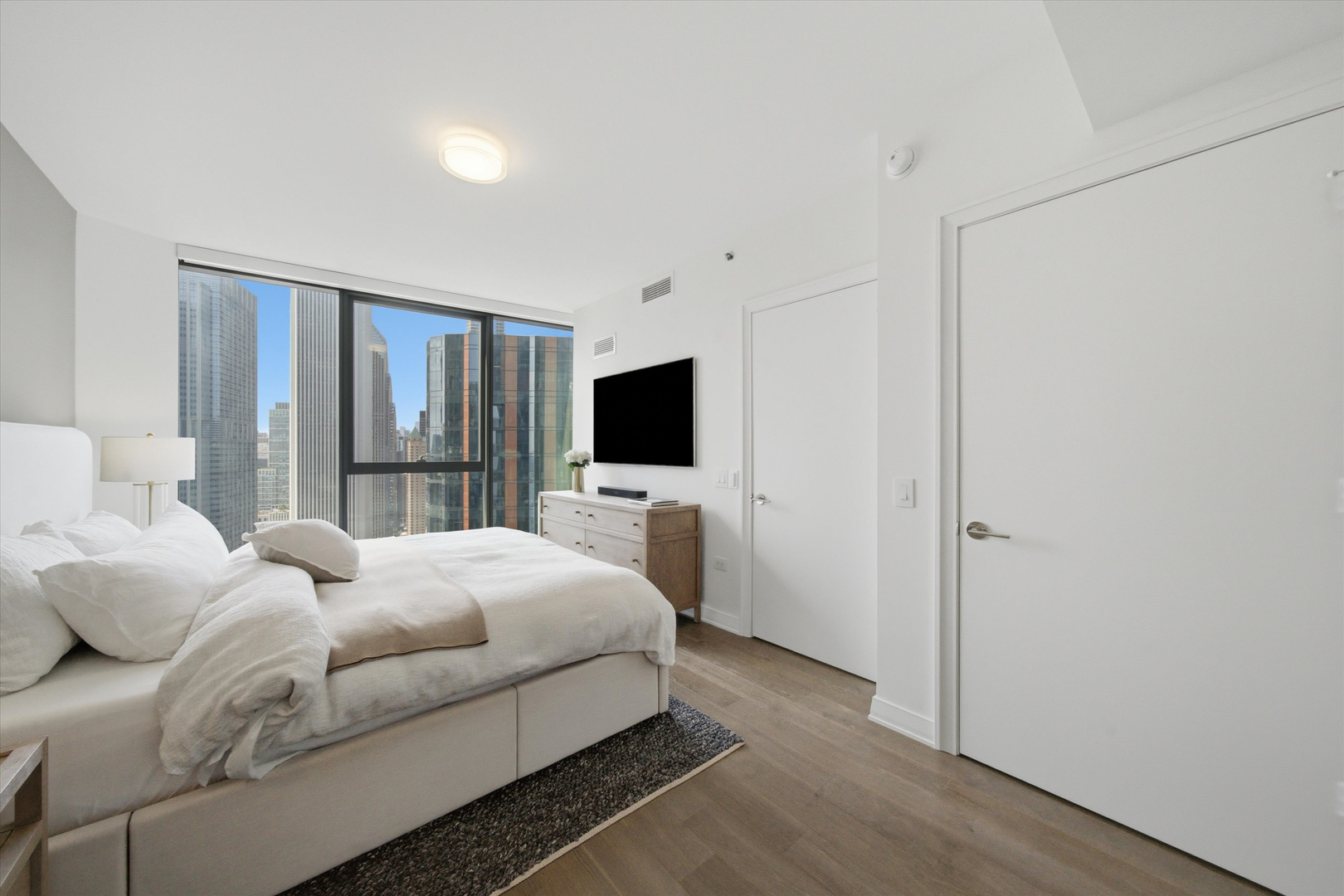 211 N Harbor Drive Unit: 3605