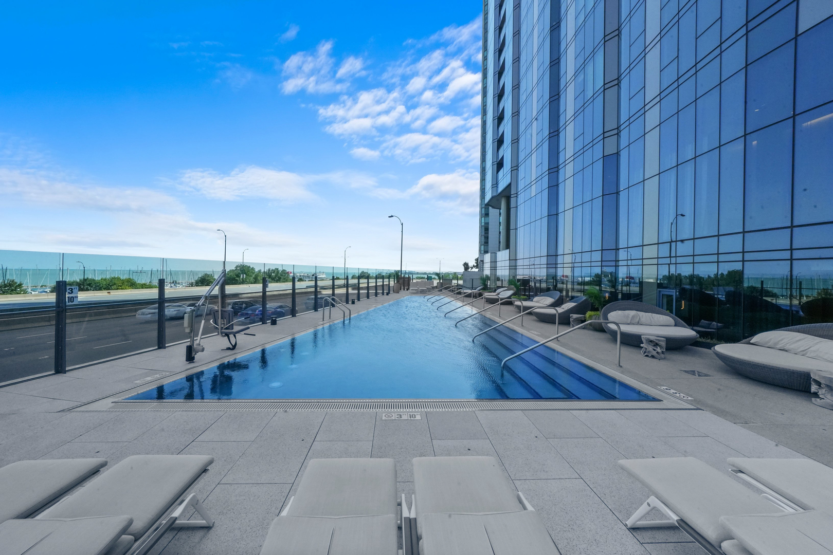 211 N Harbor Drive Unit: 3605