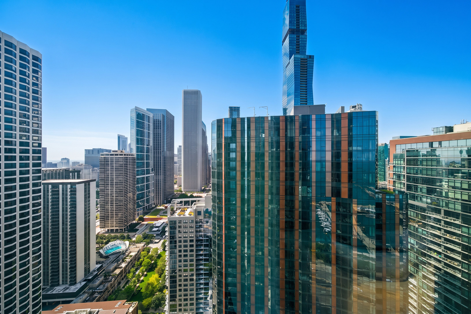 211 N Harbor Drive Unit: 3605