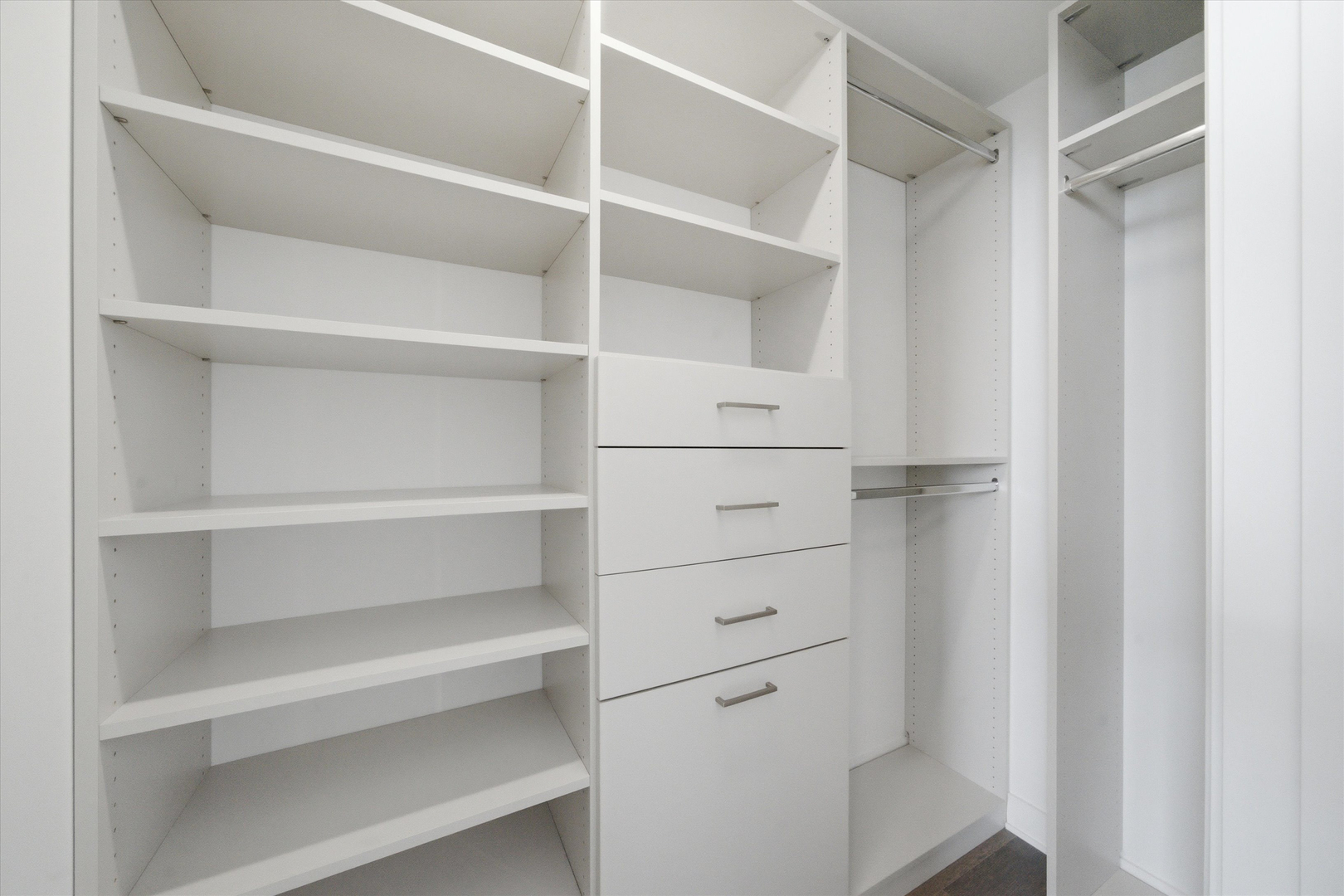 211 N Harbor Drive Unit: 3605